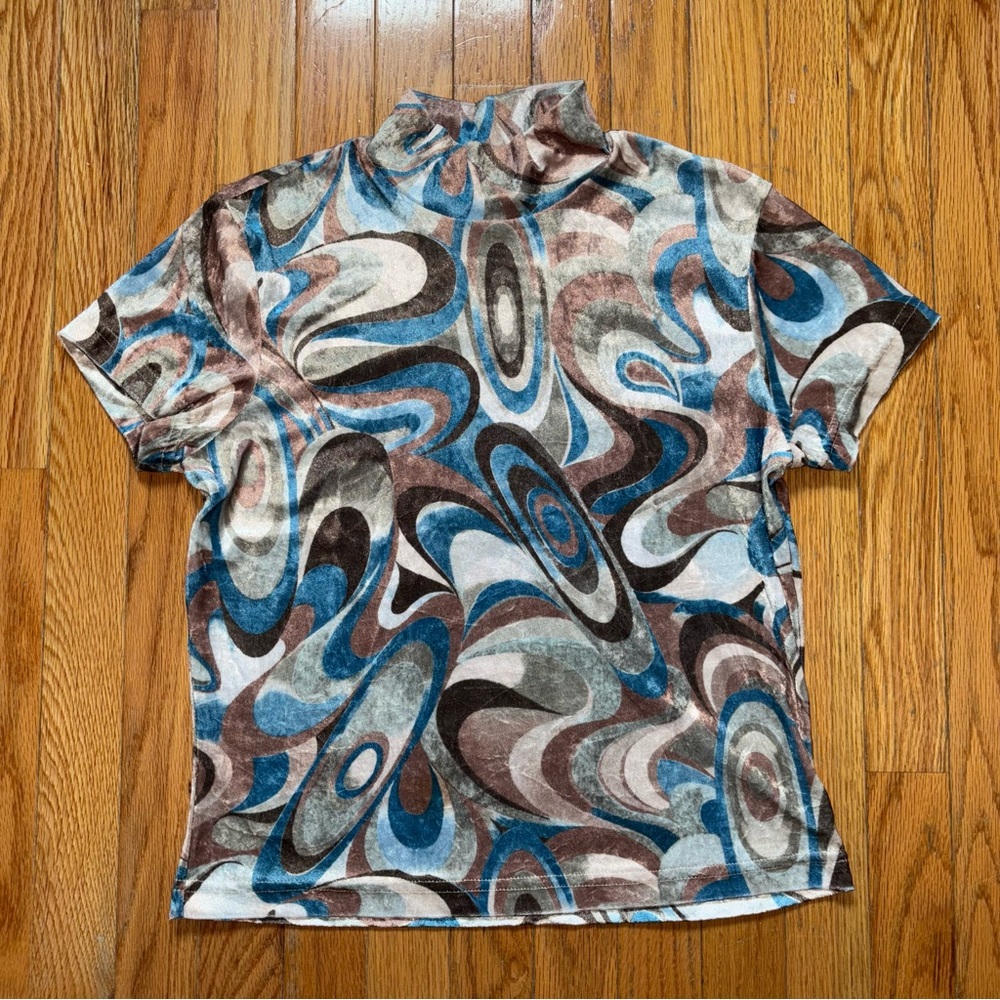 Abstract Swirl Pattern Velvet Tee
